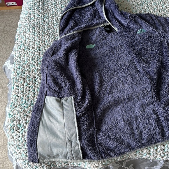 The North Face Sweater - Picture 4 of 4